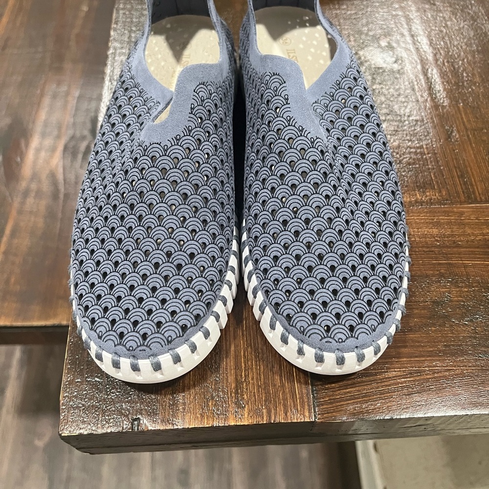 Brand New still in box never worn Ilse Jacobsen Tulip slip on shoe